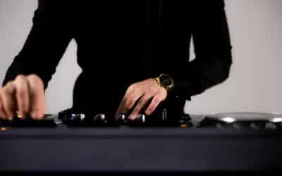 WHAT YOUR WEDDING DJ SHOULD BE DOING FOR YOU (RIGHT NOW)